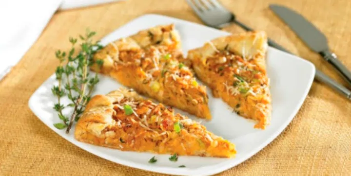 torta de aveia com atuma e tomate